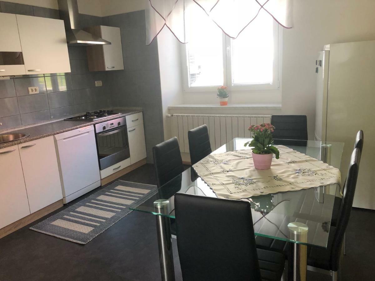 Apartma Mahnic 포스토이나 외부 사진