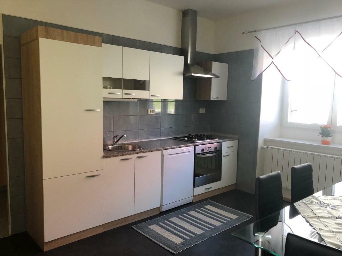 Apartma Mahnic 포스토이나 외부 사진