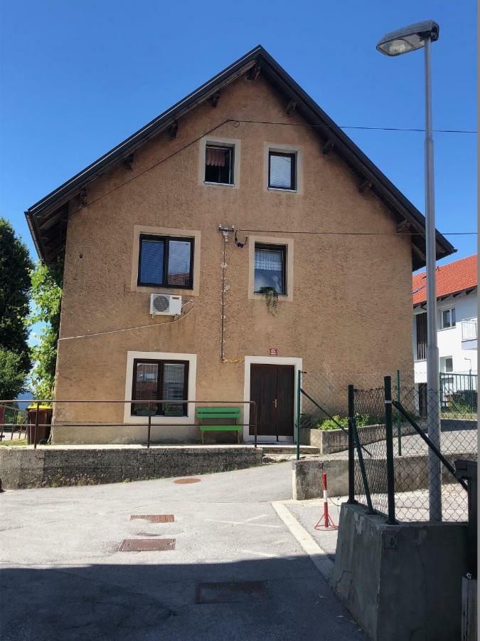 Apartma Mahnic 포스토이나 외부 사진